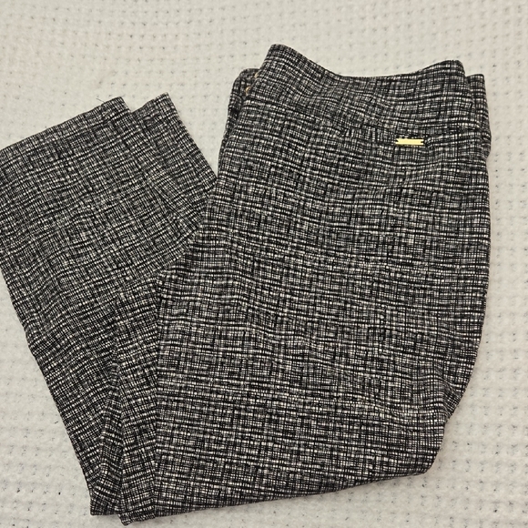 Anne Klein Black and White Textured Capris - Picture 7 of 10